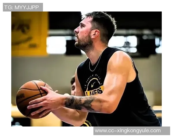 湖人官方宣布克莱伯因斜肌拉伤缺席揭幕战将于两周后复查