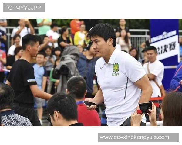 国安迅速调整训练计划总经理李明亲临现场指导球队训练 国安迅速调整训练计划总经理李明亲临现场指导球队训练