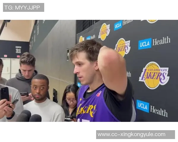 里夫斯称赞詹姆斯训练状态良好期待他强势回归球队 里夫斯称赞詹姆斯训练状态良好期待他强势回归球队