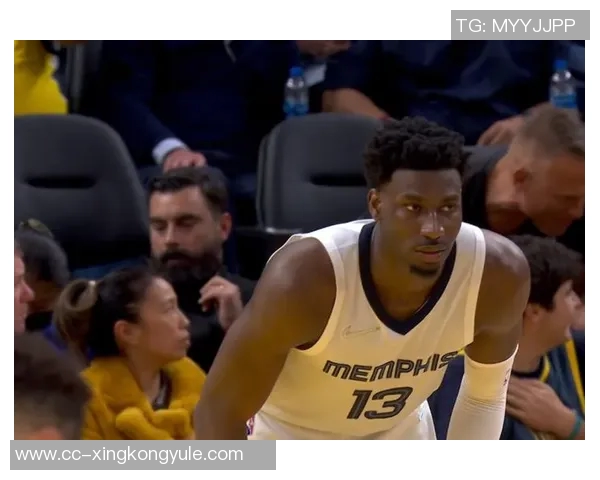 维金斯半场表现平平三分球和罚球均未命中仅得10分