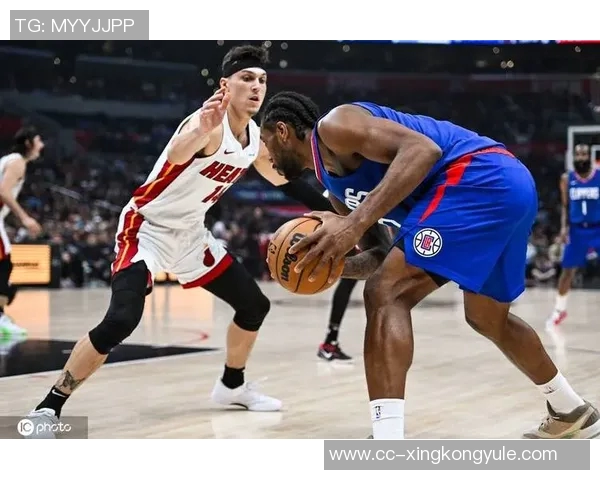 小卡复出状态良好半场8投4中贡献12分2篮板1助攻