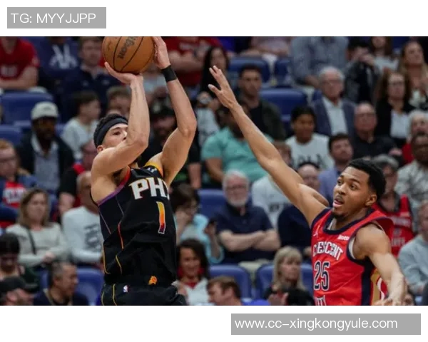 布克表现惊艳第三节独得16分全场砍下33分5板7助助球队取胜